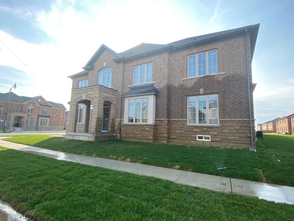 Vila 537 Veterans Dr Brampton On L7A 0C4 Exteriér fotografie