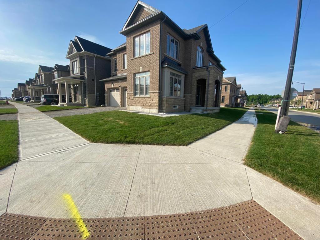 Vila 537 Veterans Dr Brampton On L7A 0C4 Exteriér fotografie
