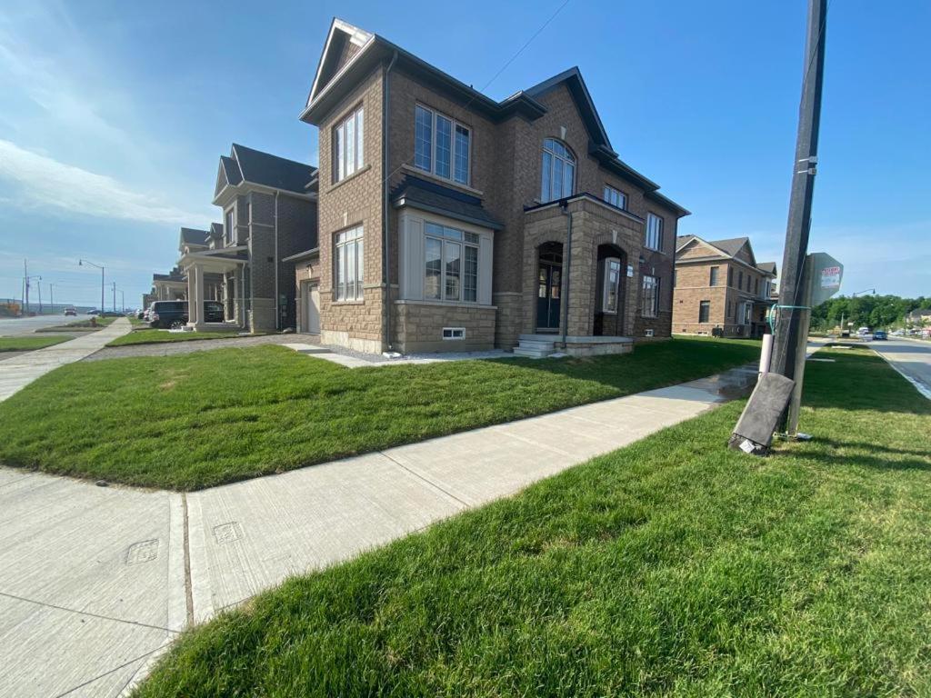 Vila 537 Veterans Dr Brampton On L7A 0C4 Exteriér fotografie
