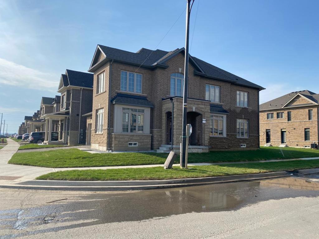 Vila 537 Veterans Dr Brampton On L7A 0C4 Exteriér fotografie